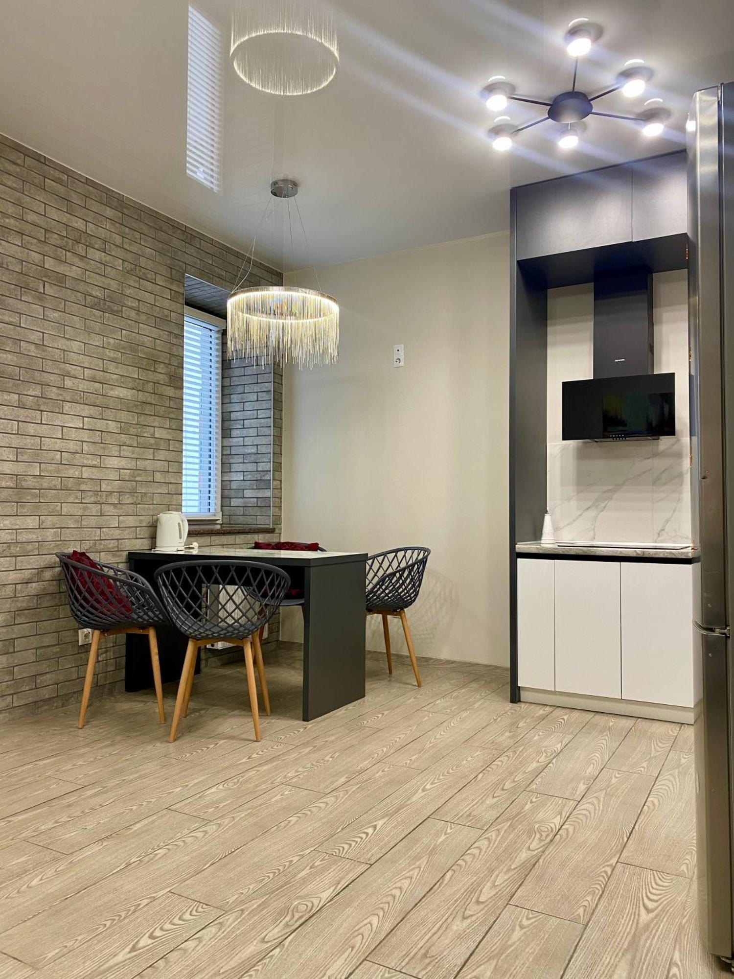 Vip Apartment У Центрі Міста, Новобуджк Театральний,Дуже Простора Rivne Eksteriør billede