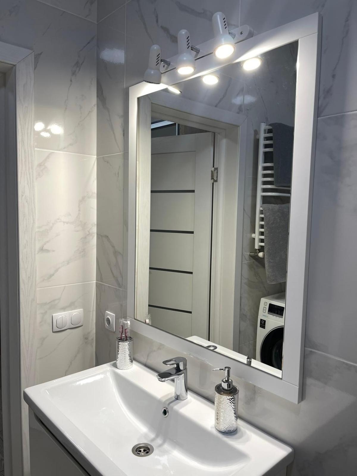 Vip Apartment У Центрі Міста, Новобуджк Театральний,Дуже Простора Rivne Eksteriør billede