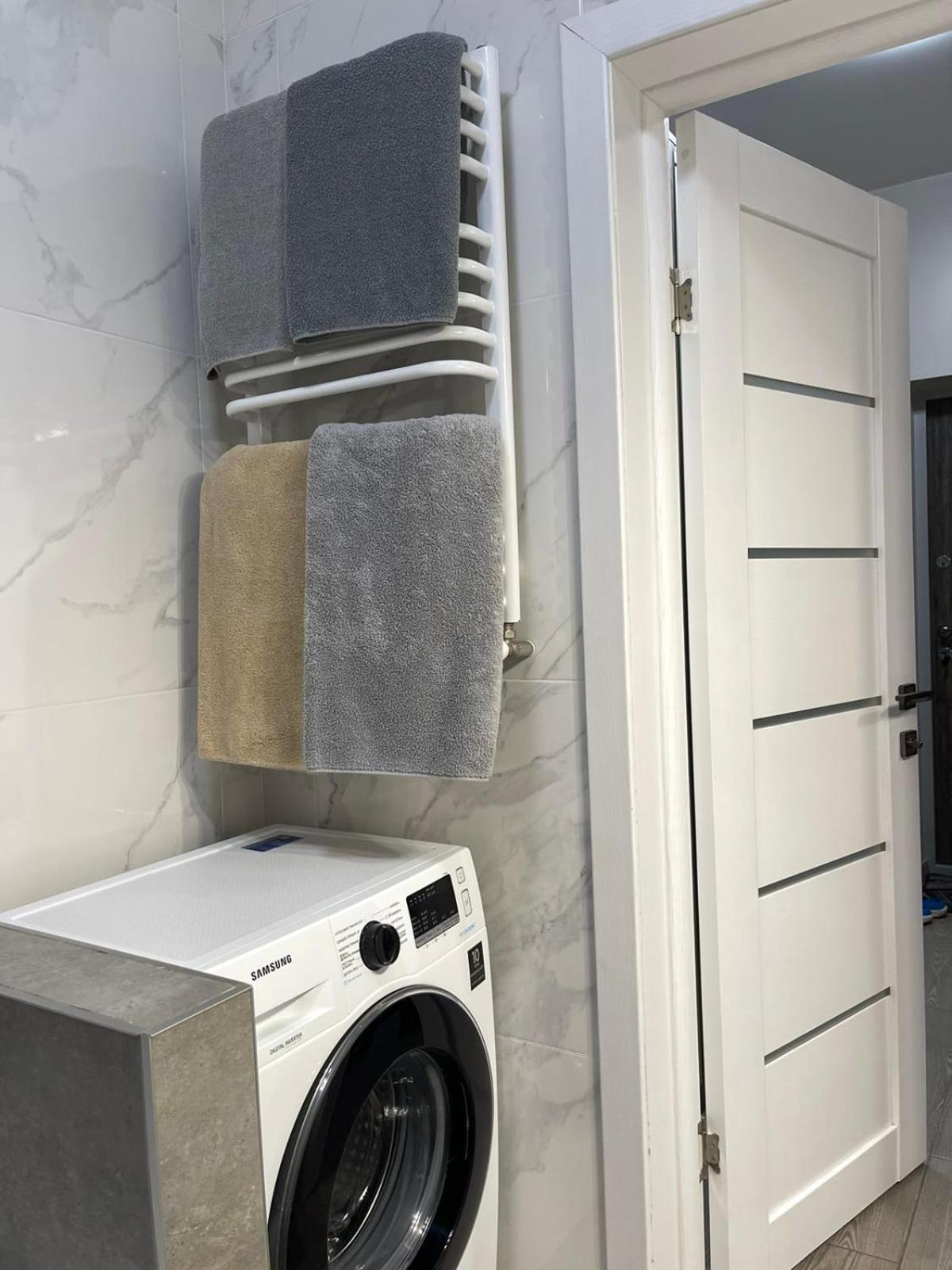Vip Apartment У Центрі Міста, Новобуджк Театральний,Дуже Простора Rivne Eksteriør billede