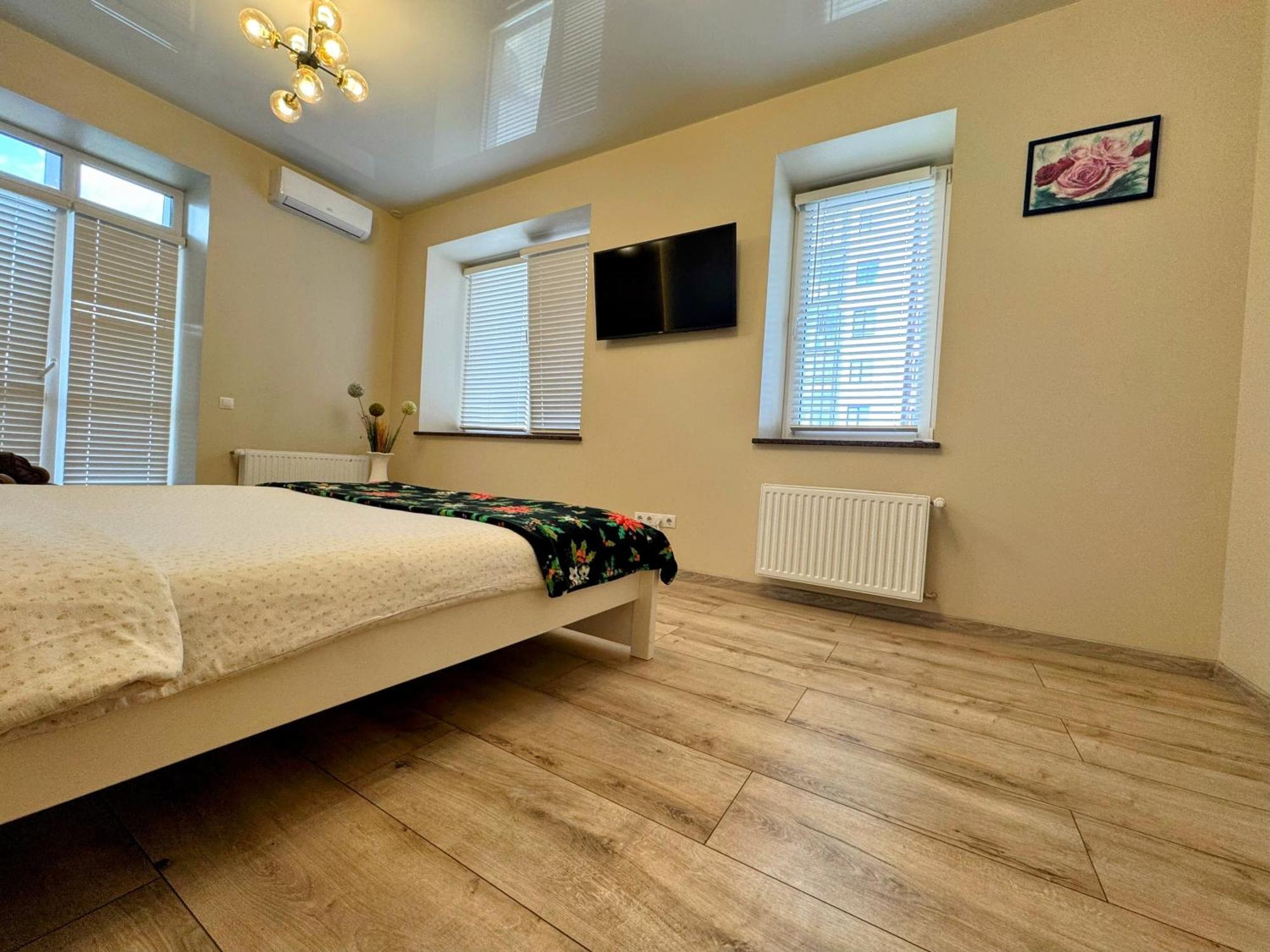 Vip Apartment У Центрі Міста, Новобуджк Театральний,Дуже Простора Rivne Eksteriør billede