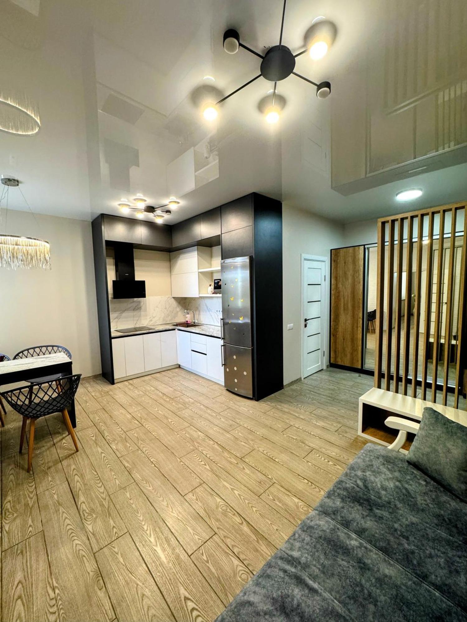 Vip Apartment У Центрі Міста, Новобуджк Театральний,Дуже Простора Rivne Eksteriør billede
